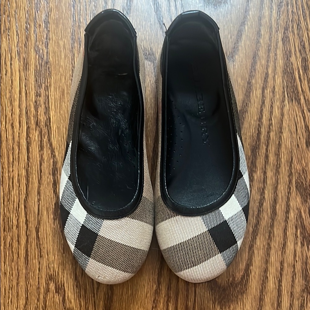 Burberry Black and White Dress Shoes Elegant Design